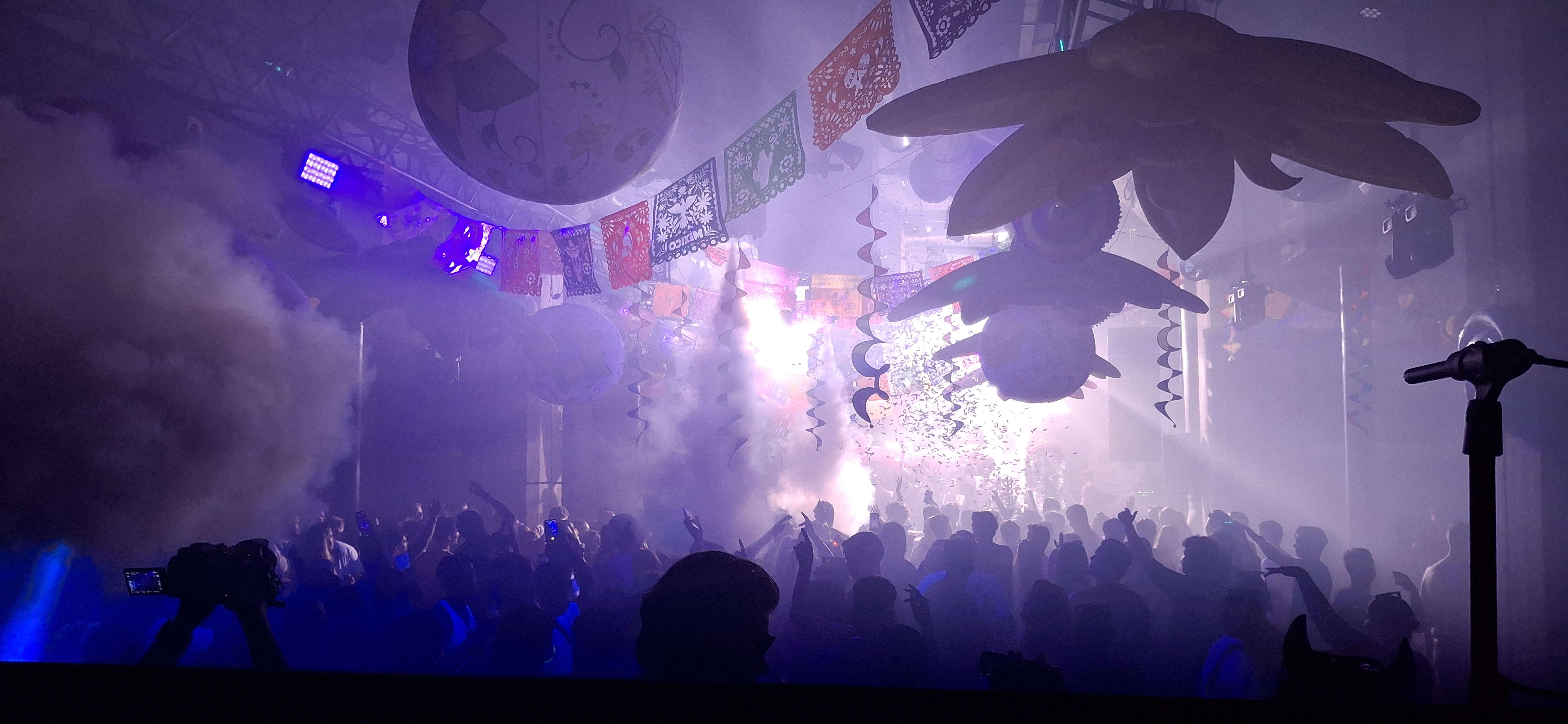 Licht operaten in de Maassilo voor GLOW24.